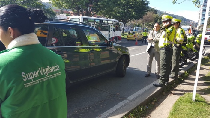 SuperVigilancia, Policía Metropolitana y Policía de Transito controlan vehículos blindados en día sin carro en Bogotá